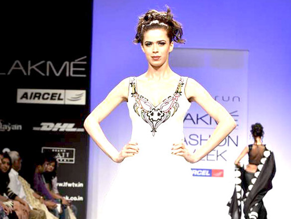 shifaali shah walks the ramp for debarun at lakme fashion week 2011 day 3 8