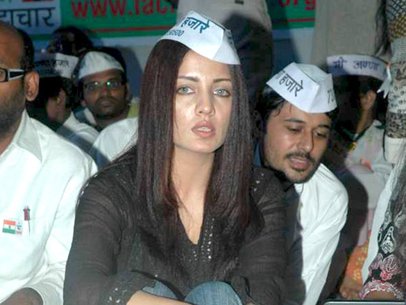 celina and shreyas support anna hazare 9
