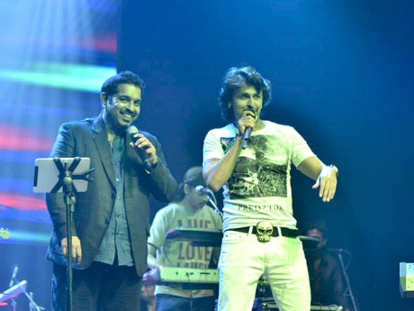 aamir khan karan and gauri at shankar ehsaan loys 15 years celebrations 3