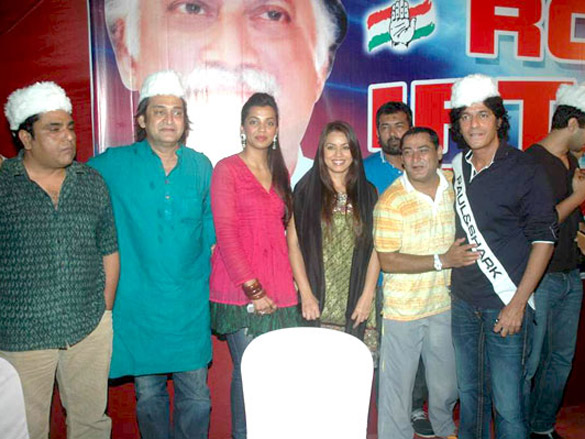 mahima and mugdha at iftar party hosted by bablu aziz 3