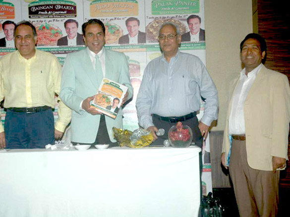 dharmendra at yummy chef book launch 2