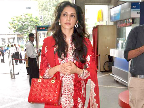 eesha koppikhar snapped at mumbai central mall 7