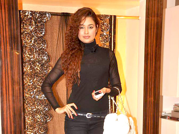 tisca with leading models at designer rahul mishras showcase at aza 12