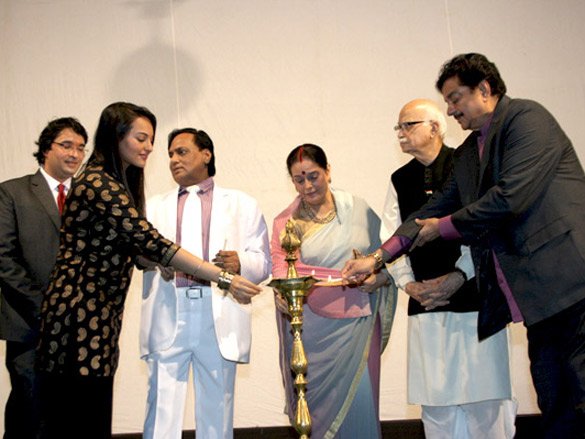 sonakshi sinha graces sindhi awards ceremony 2
