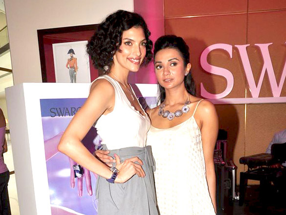 ira anushka and lisa at swarovski event 3