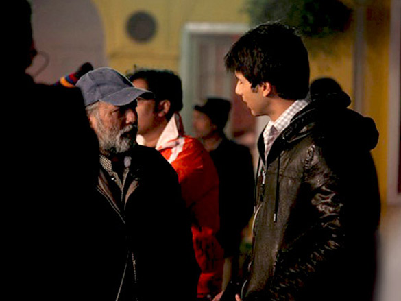 on the sets of mausam 29