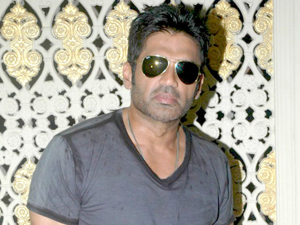 on the sets of loot 8