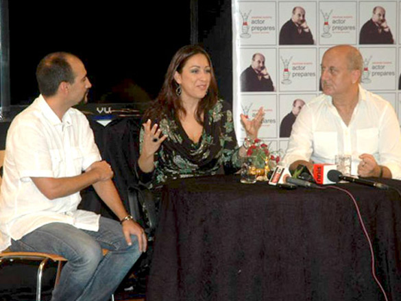 spanish singer maria del mar fernandez at anupam khers actor prepares 5