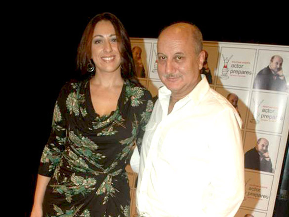 spanish singer maria del mar fernandez at anupam khers actor prepares 6