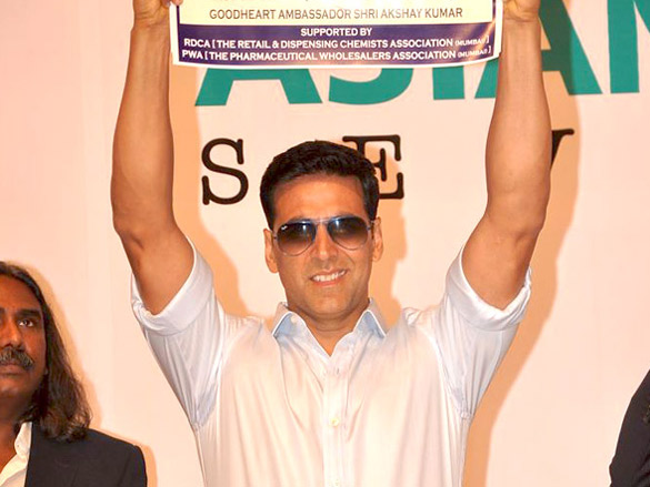 akshay kumar at asian heart institute csr initiative launch 4