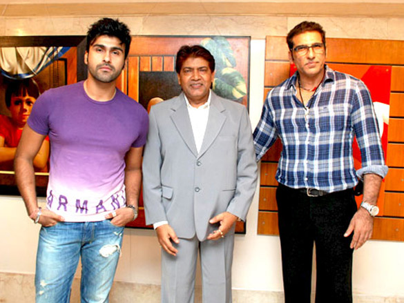 aarya babbar and mukesh rishi inaugurate raamji sharmas painting exhibition 4
