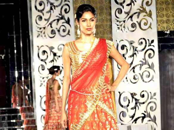 kangna walks for jyotsa tiwari at aamby valley city india bridal week 2011 9