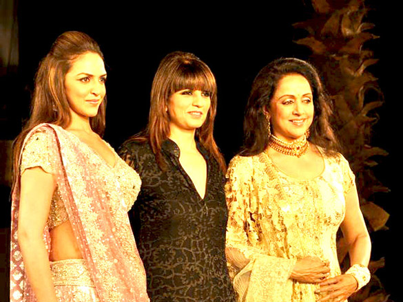 hema and esha walk for neeta lulla at aamby valley city india bridal week 2011 4