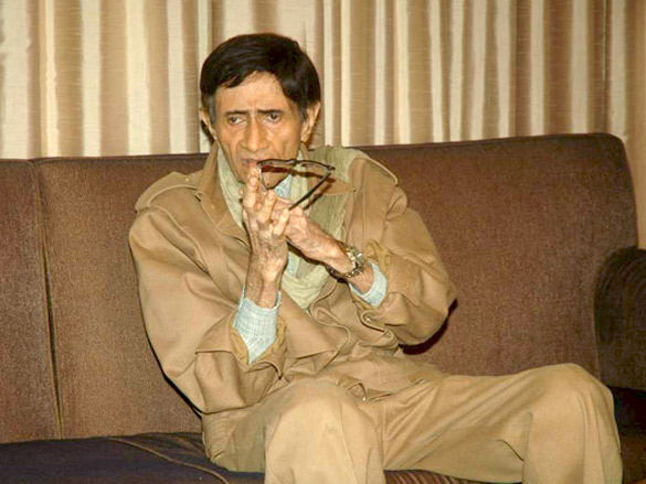 dev anand celebrates birthday with media 8