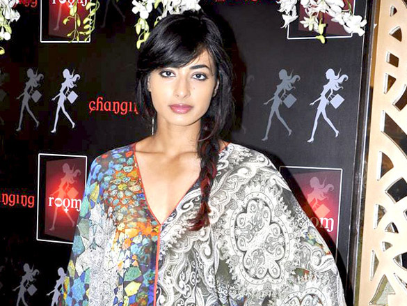 raveena tandon inaugurates the changing room store 13