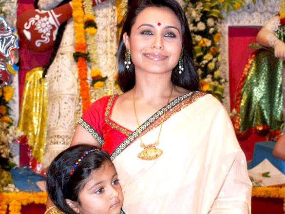 rani and kajol at north bombay sarbojinik durga puja 9