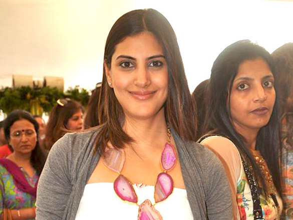 suniel shetty and sophie at araish exhibition 5