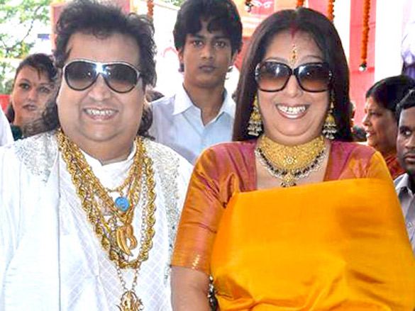 ranbir kapoor kajol and sonu nigam at sarbojinik durga puja 10