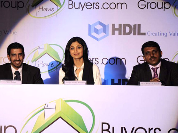 shilpa and raj launch www grouphomebuyer com in association with hdil 3
