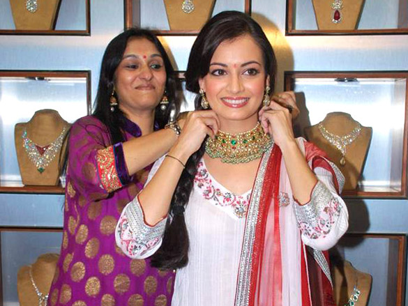 dia mirza at golecha jewellers store for diwali collection launch 4
