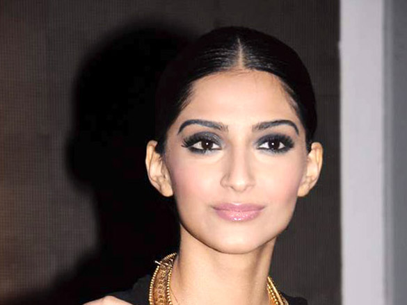 sizzling models at kingfisher modelhunt flag off event 7