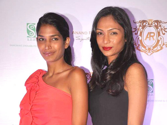 leading models at anand ranawats jewellery collection launch 4