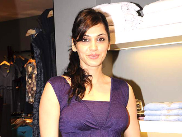 abhishek sonali sameera and eesha at anita dongres cafe launch 8
