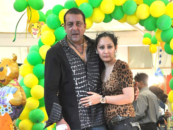 sanjay dutt and manyata celebrate their childrens birthday 2