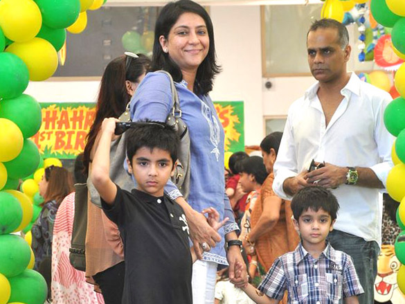 sanjay dutt and manyata celebrate their childrens birthday 8