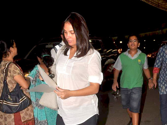 lara and mahesh leave for their london vacation 5