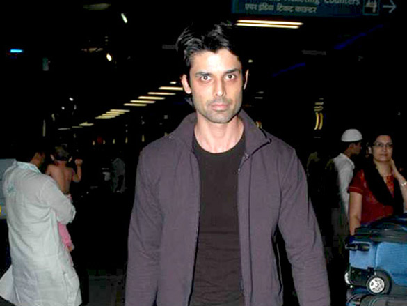 ameet m gaurr snapped at international airport 6