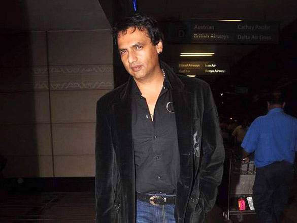 marc robinson snapped at the airport 4