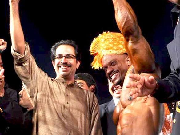 uddhav thackeray and kishori shahane at mr universe contest 8