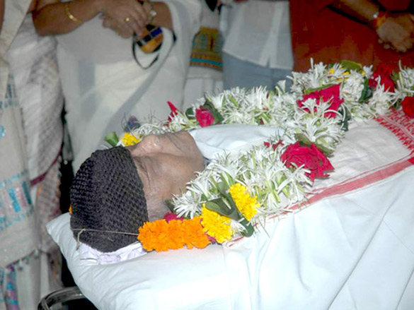 tina ambani at bhupen hazarikas prayer meet 9