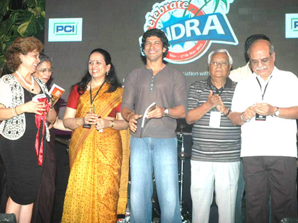 farhan akhtar at celeberate bandra concert 3
