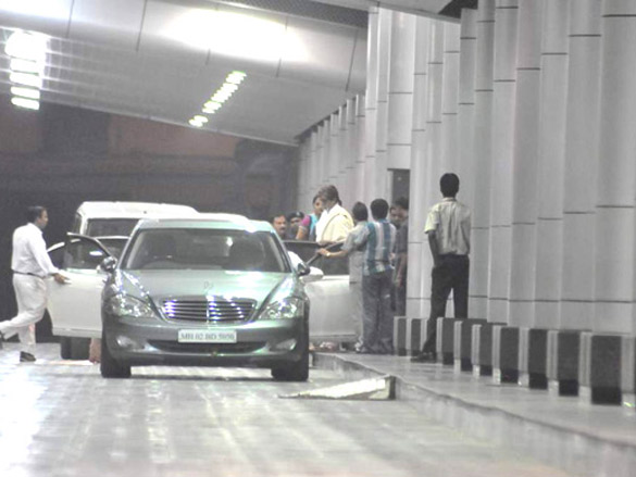 big b visits aishwarya at the hospital 2