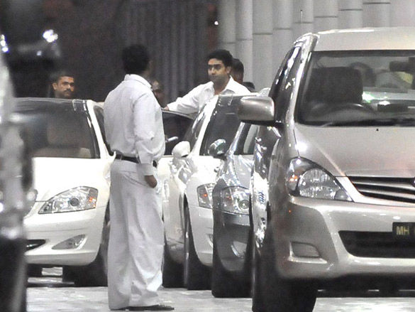 big b and abhishek snapped after aishwarya delivers baby girl 3