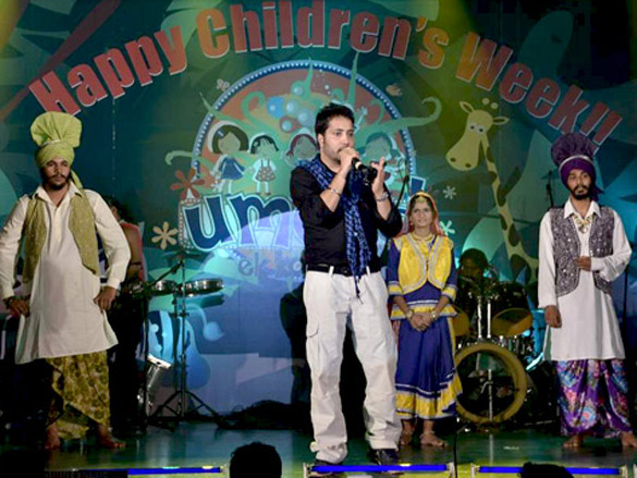 shiney and urvashi at manali jagtaps umeed show for children 4