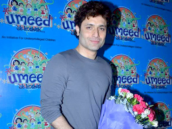 shiney and urvashi at manali jagtaps umeed show for children 7