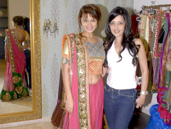 ammy billimoria dresses up aashka goradia 3
