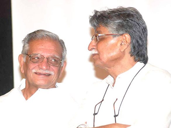shabana azmi and gulzaar at javed siddiquis roshandan book launch 5