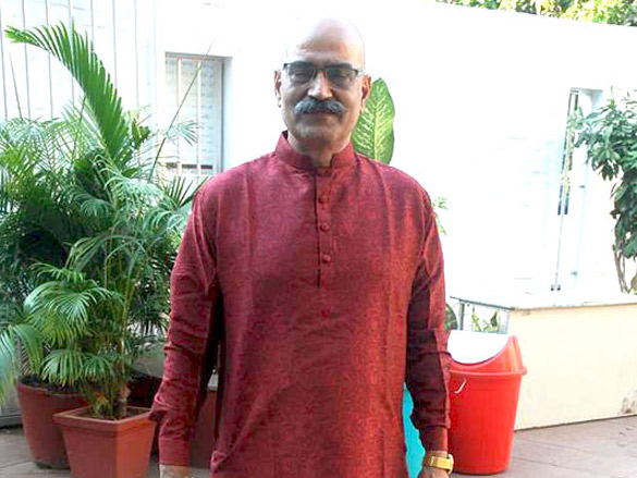 shabana azmi and gulzaar at javed siddiquis roshandan book launch 13