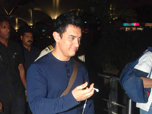 aamir snapped at airport 6