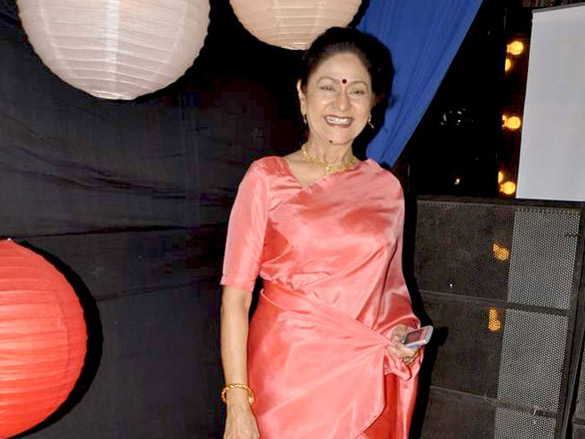 urmila and other celebs at zee rishtey awards 2011 12