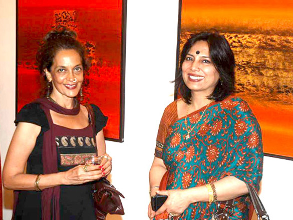 ananya banerjee at prafulla dhanukars art event 4