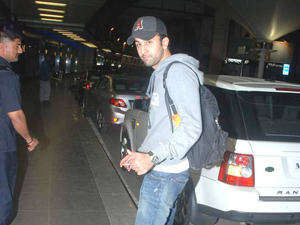 ranbir kapoor snapped at the airport 4