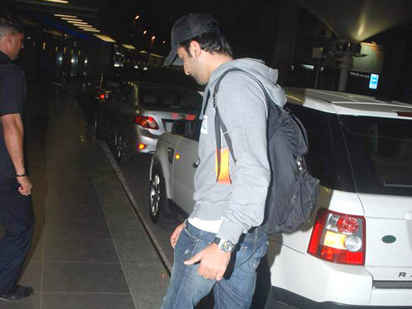 ranbir kapoor snapped at the airport 6