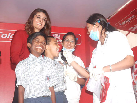 raveena tandon snapped at the colgate dental event 2