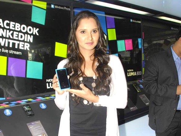 sania mirza at nokia lumia 800 mobile launch 5