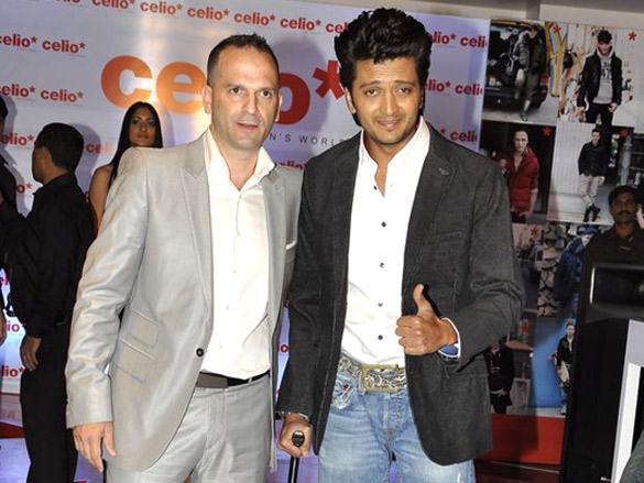 riteish deshmukh at celio store launch in bandra 2